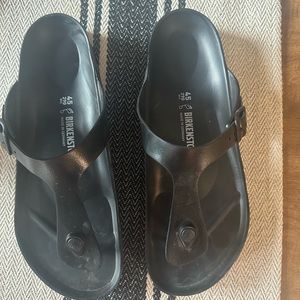 Never worn Birkenstock Gizeh Essentials